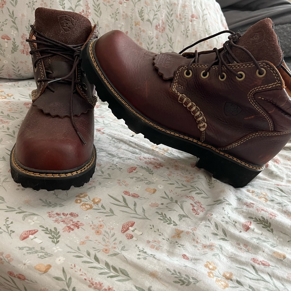 Womens Ariat boots. Genuine leather, never worn
